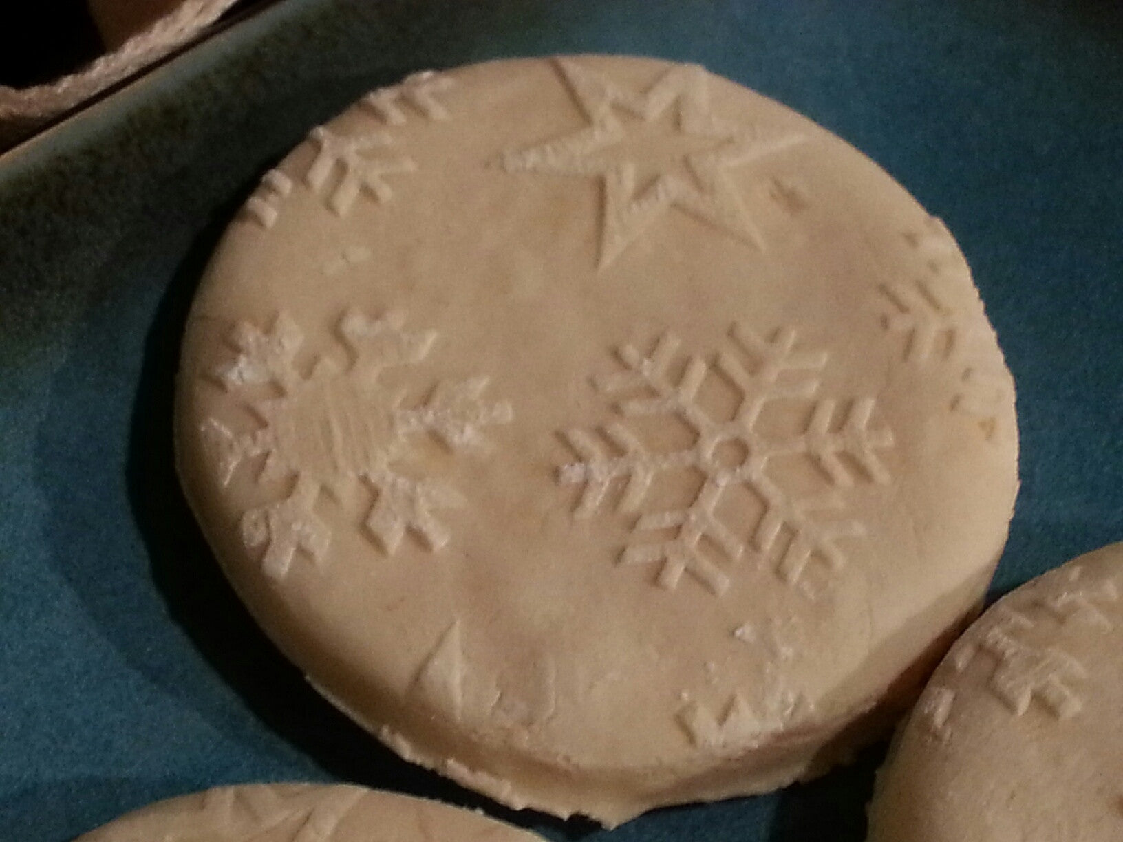 Snowflakes Embossed Rolling Pin for Pottery Crafting and Baking