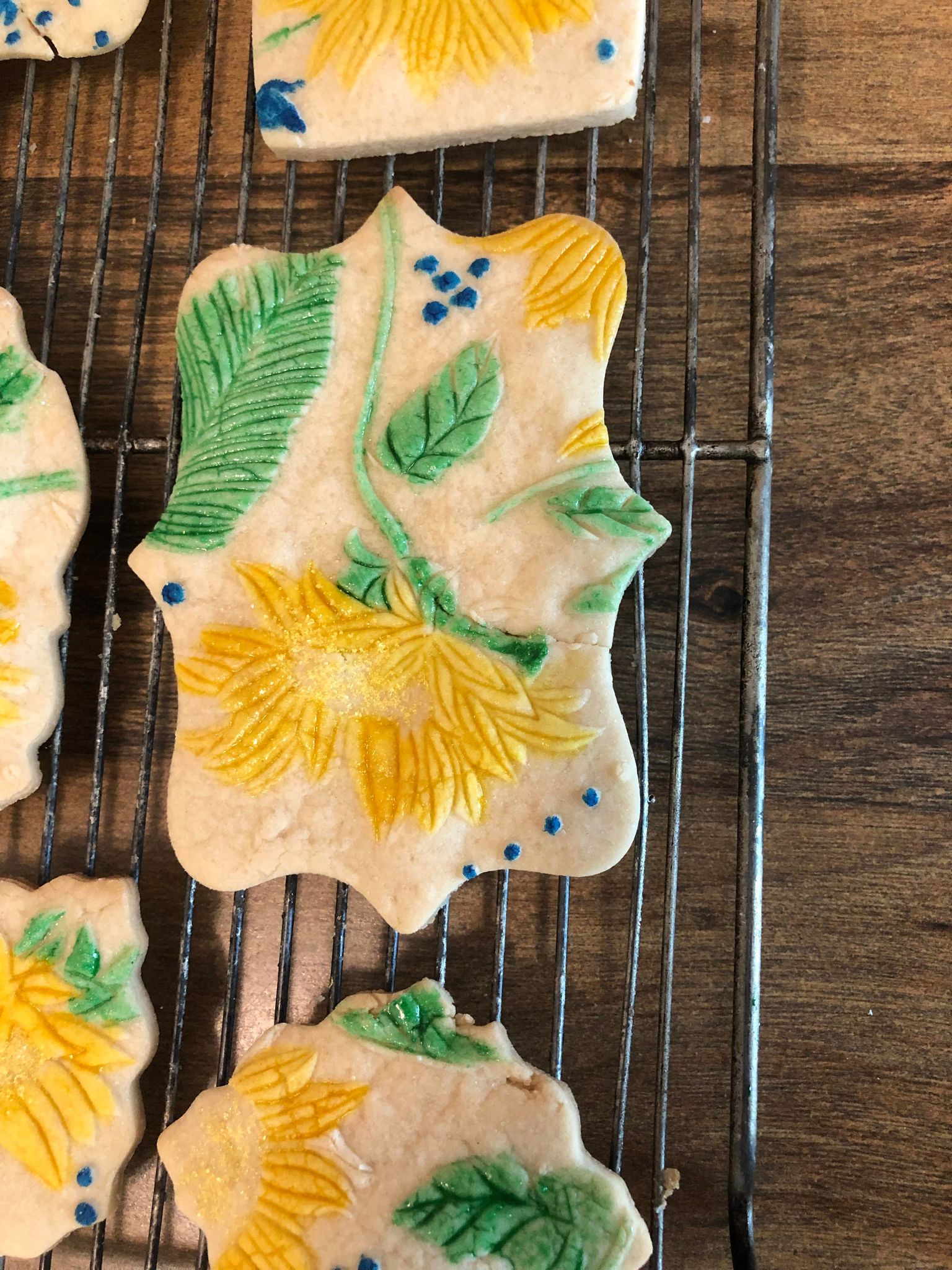 Sunflower Embossed Rolling Pin – A Touch of Kindness and Beauty for Baking & Pottery