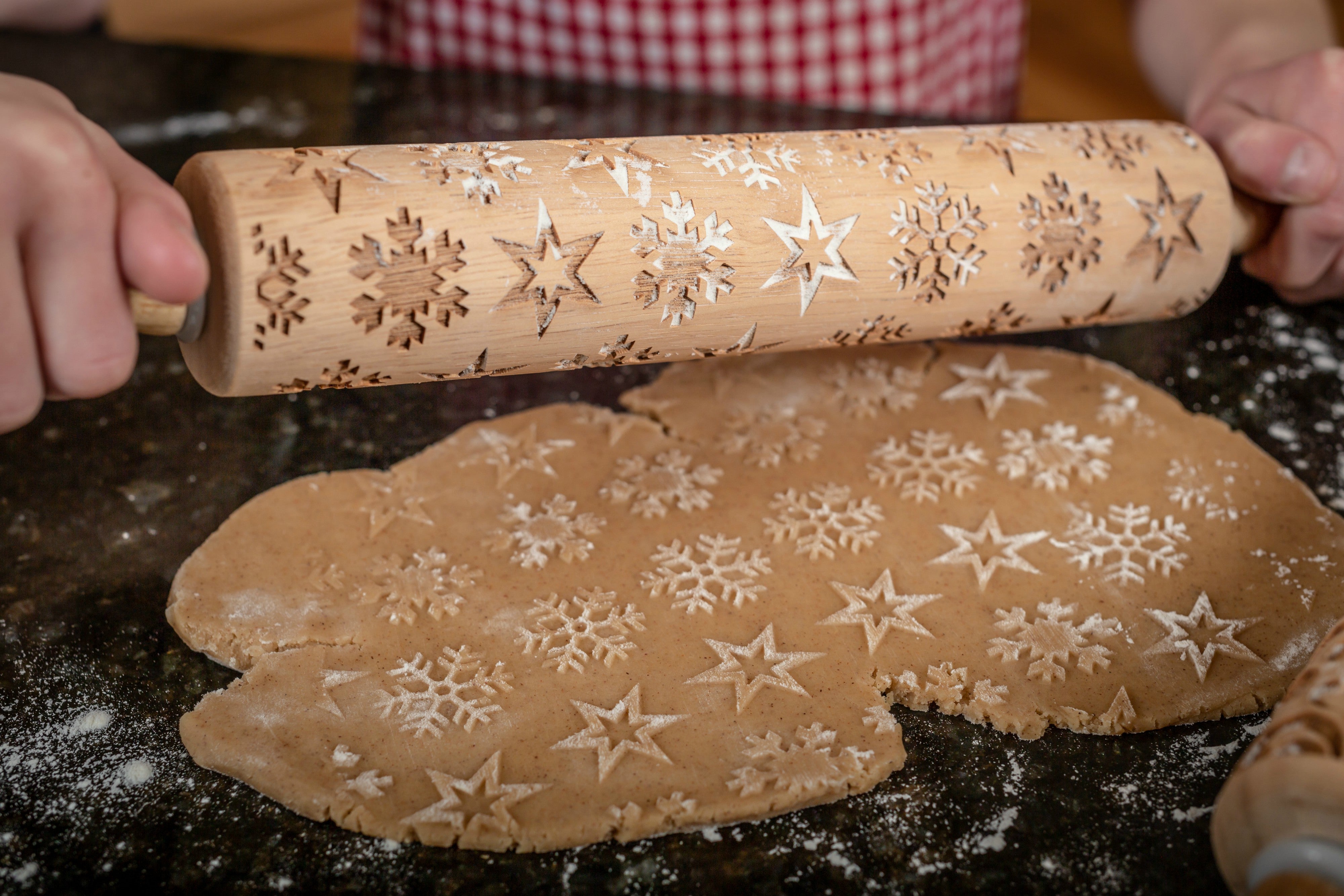 Snowflakes Embossed Rolling Pin for Pottery Crafting and Baking
