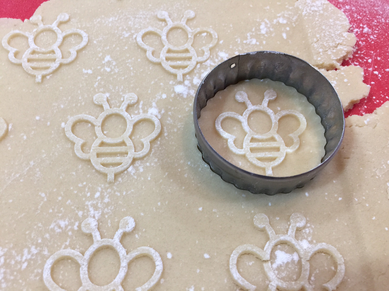 Embossed Simple Bumblebee Rolling Pin for Pottery & Baking