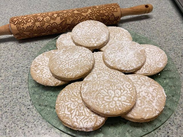 Mandala Embossed Rolling Pin – Pottery & Baking